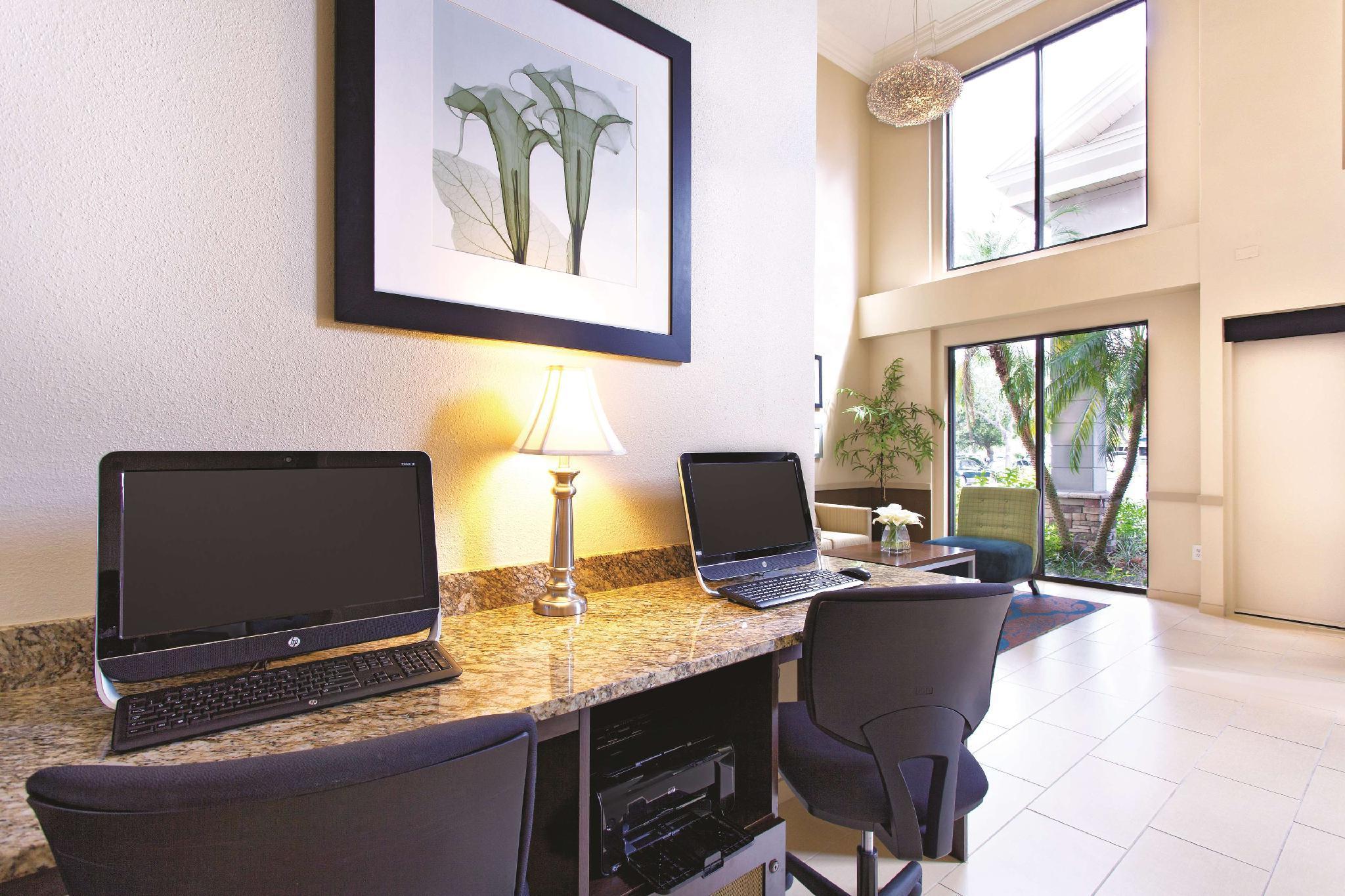 Hotel La Quinta By Wyndham Bonita Springs Naples North Exterior foto