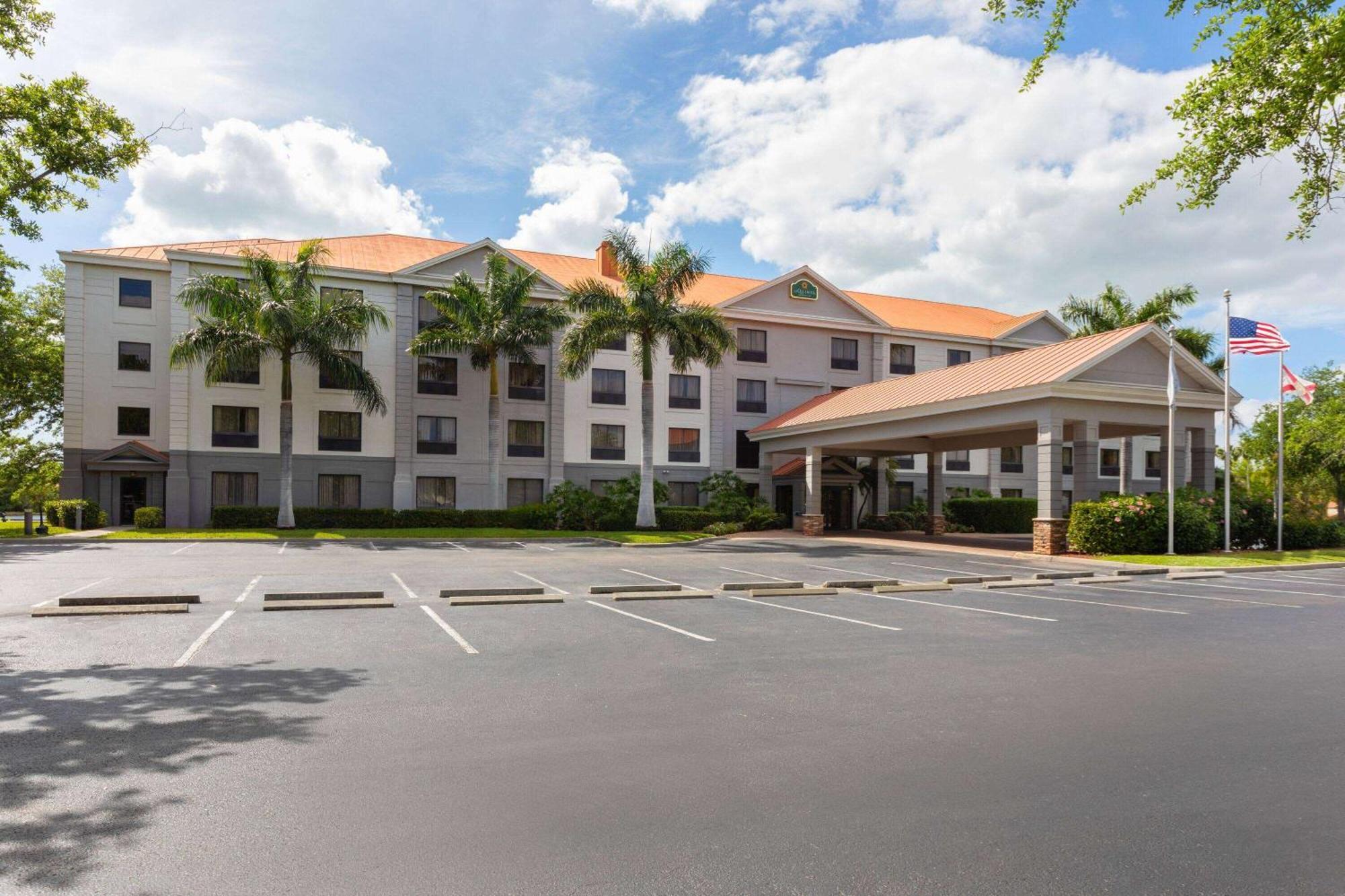 Hotel La Quinta By Wyndham Bonita Springs Naples North Exterior foto