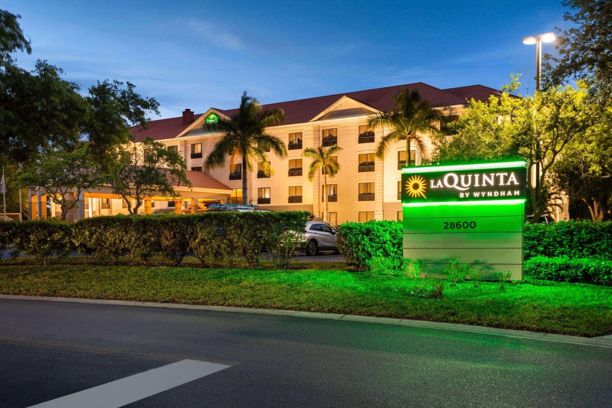 Hotel La Quinta By Wyndham Bonita Springs Naples North Exterior foto